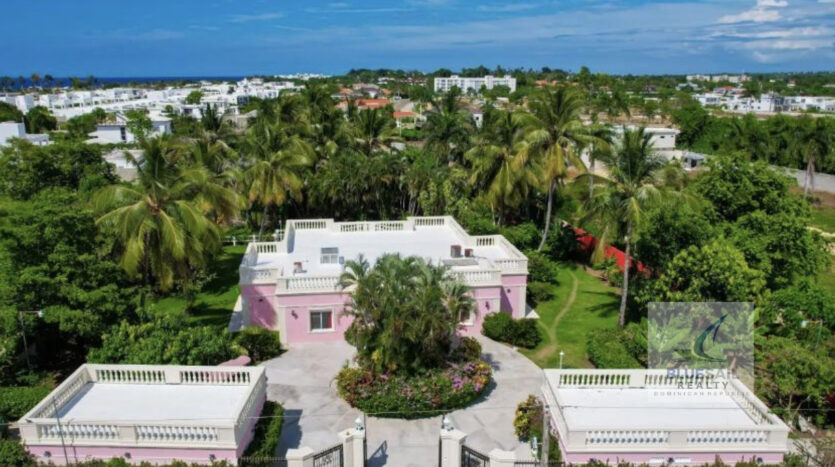 Luxurious Oceanside Villa